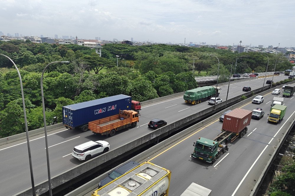 Pemerintah Pastikan Arus Logistik Aman Meski Truk Dilarang Melintas Selama 17 Hari